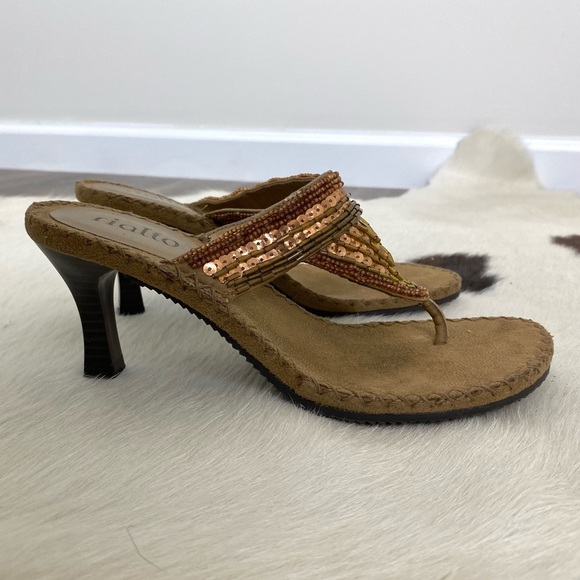 Rialto Tan Beaded Thong Sandals Size 6 - Picture 4 of 5